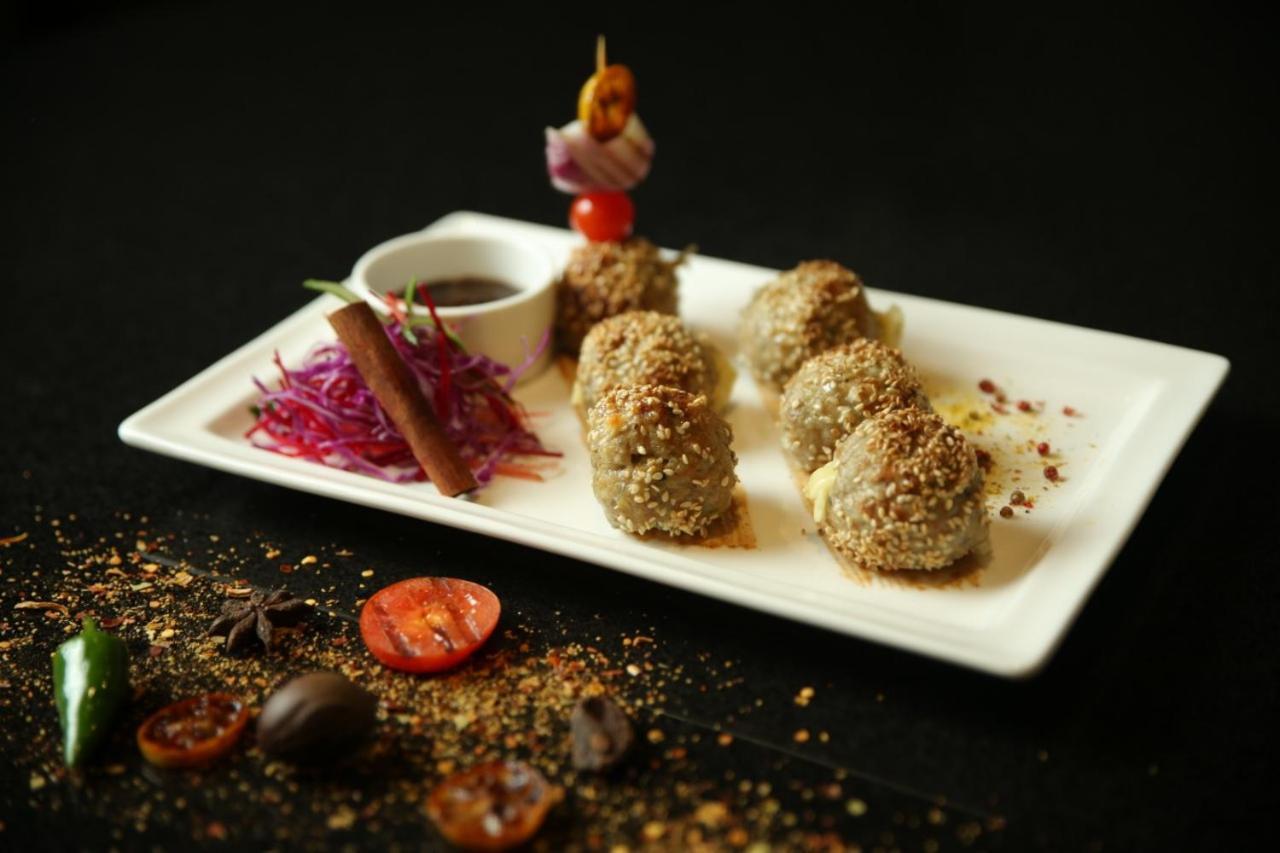 Park Lane Hotel Lahore Esterno foto Aubergine kebab