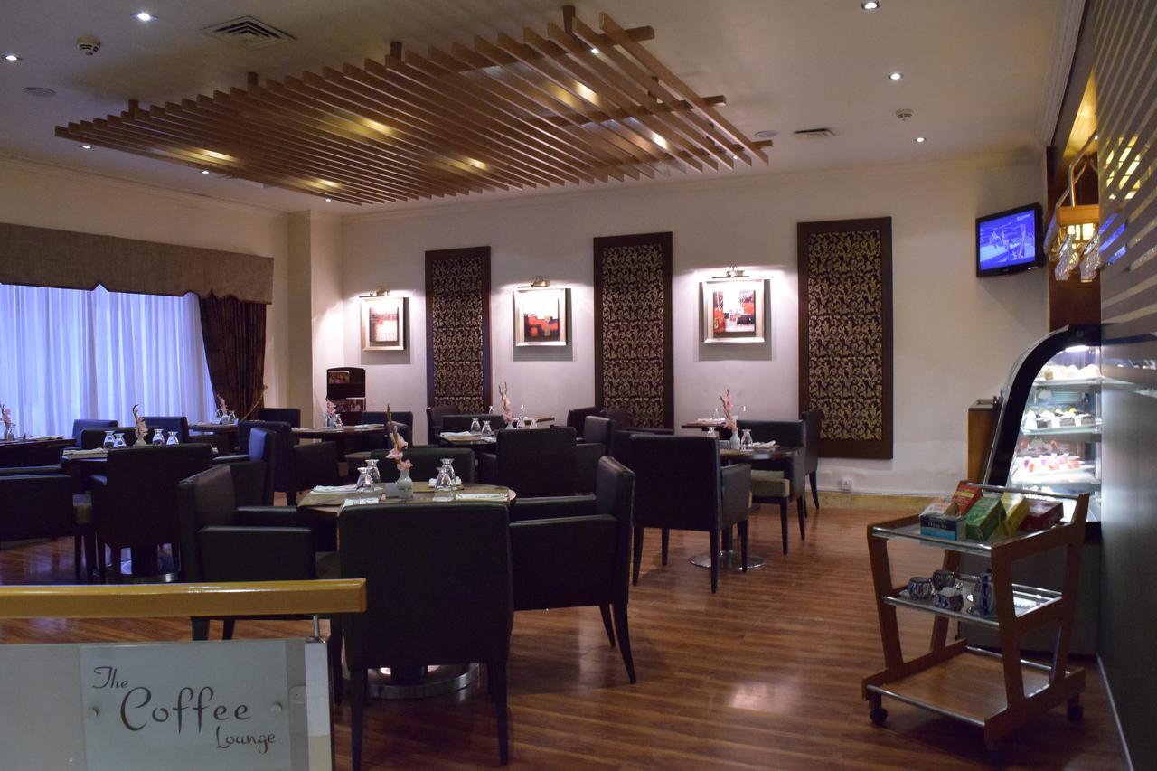 Park Lane Hotel Lahore Esterno foto Coffee Bar