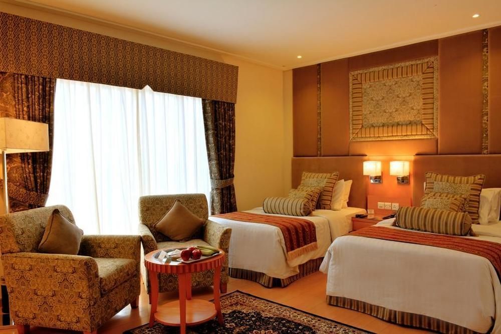 Park Lane Hotel Lahore Esterno foto A room at the hotel