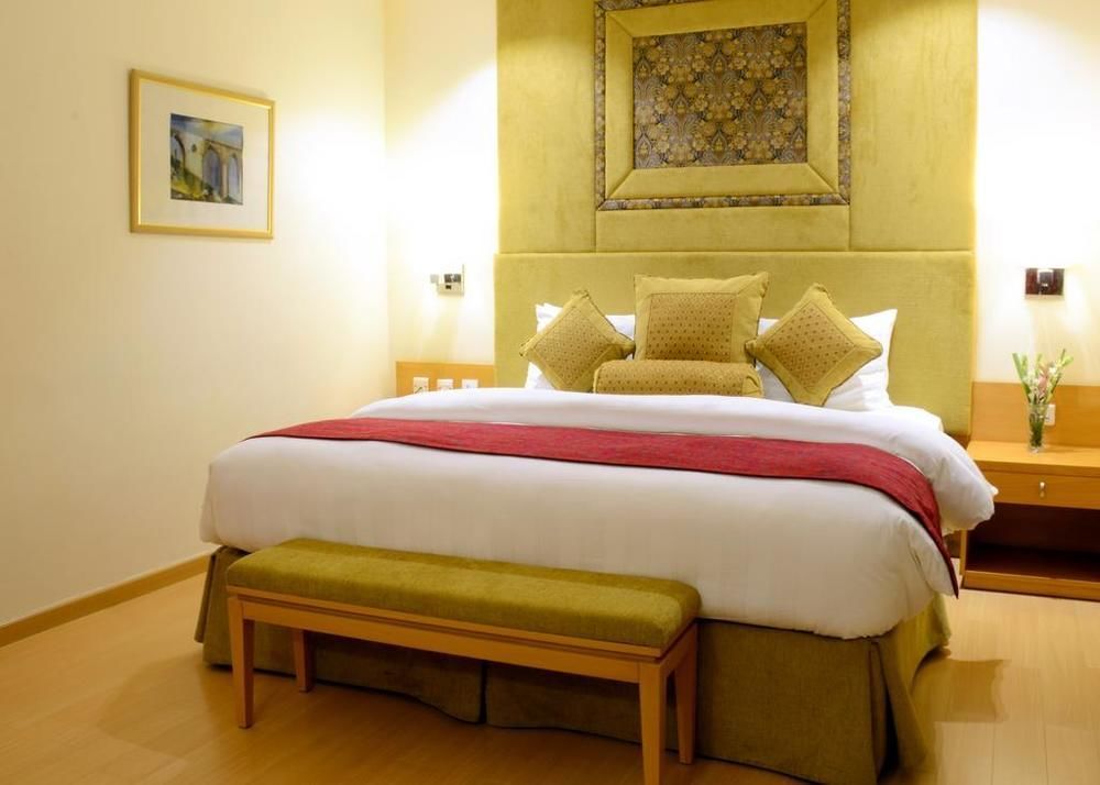 Park Lane Hotel Lahore Esterno foto A bedroom at the hotel