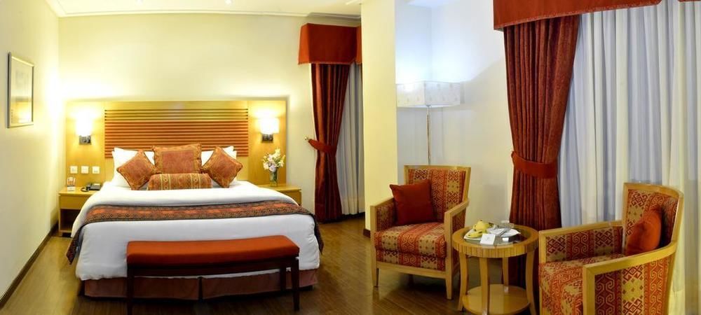 Park Lane Hotel Lahore Esterno foto A room at the hotel