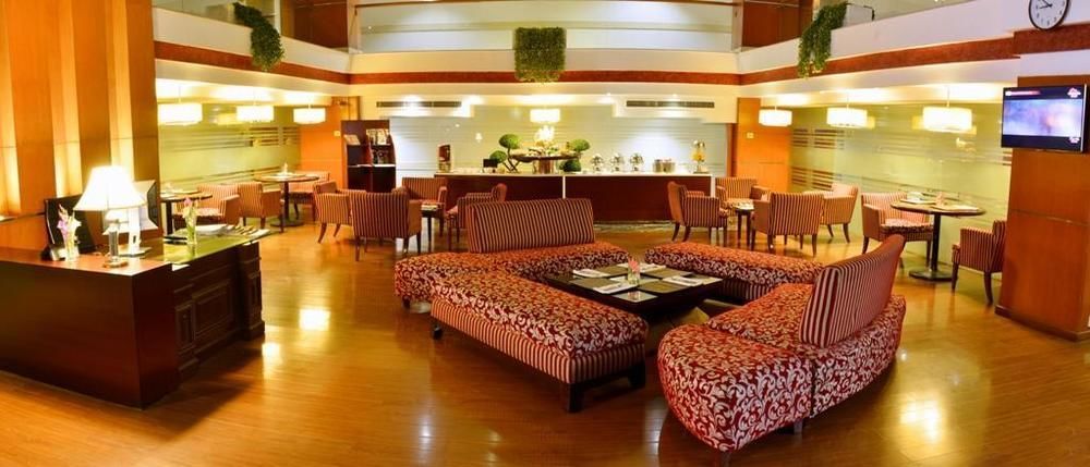 Park Lane Hotel Lahore Esterno foto The restaurant