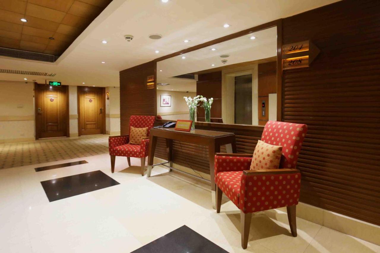 Park Lane Hotel Lahore Esterno foto The lobby of the hotel