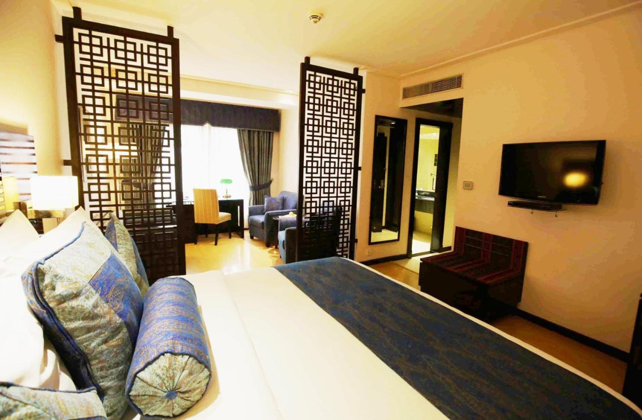 Park Lane Hotel Lahore Esterno foto