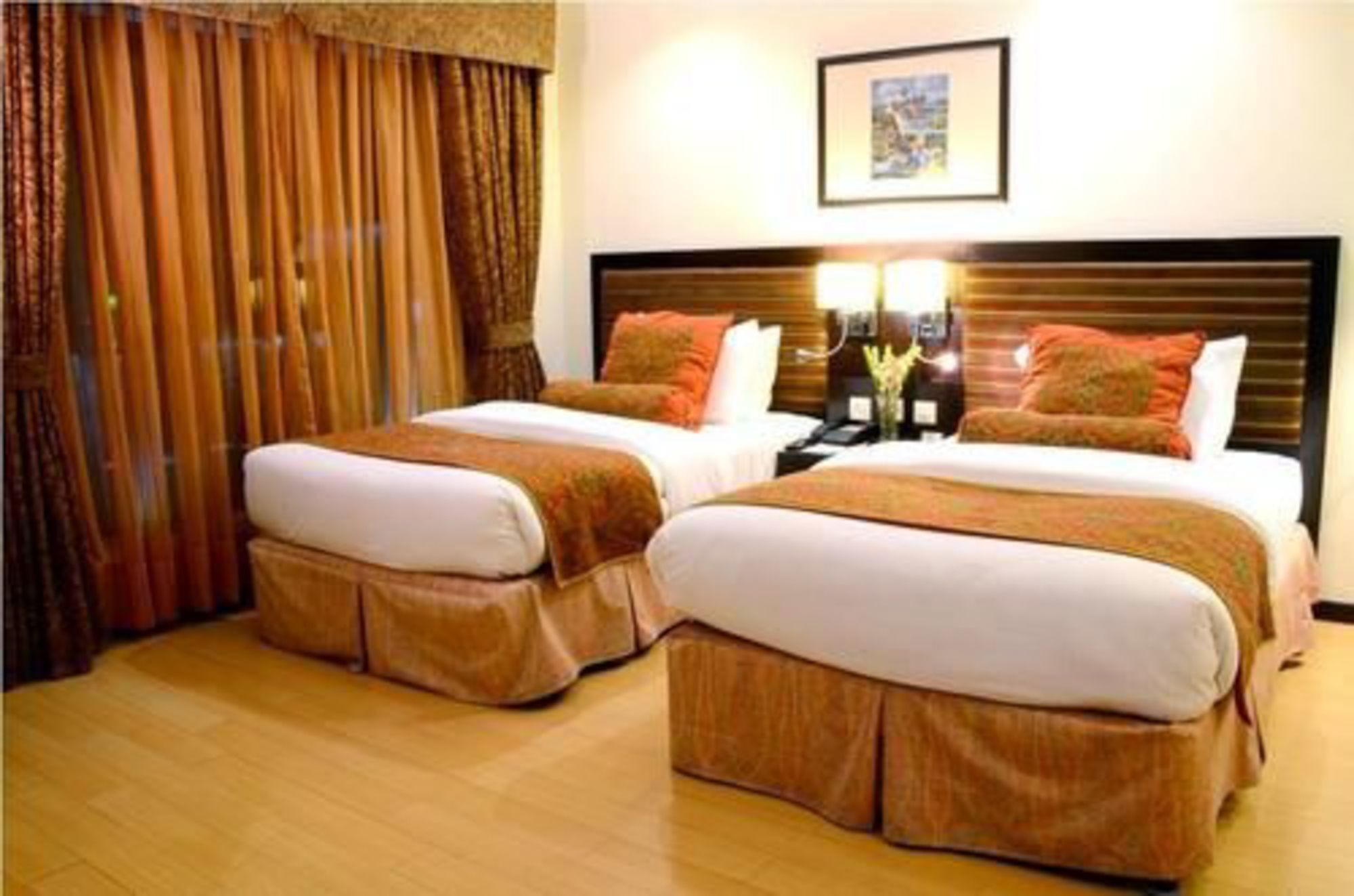 Park Lane Hotel Lahore Esterno foto A room at the hotel
