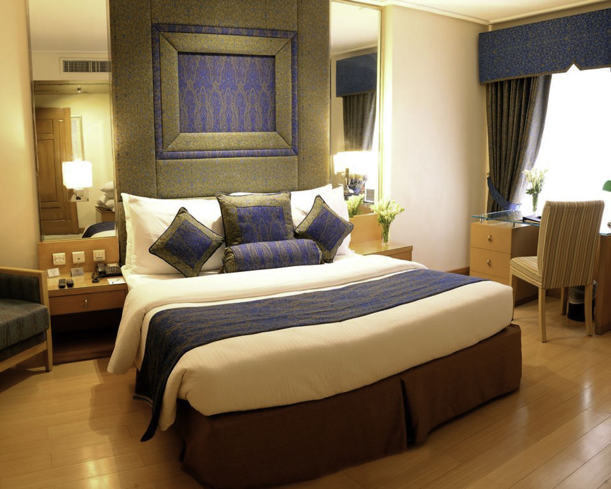 Park Lane Hotel Lahore Esterno foto A room at the Taj Bengal